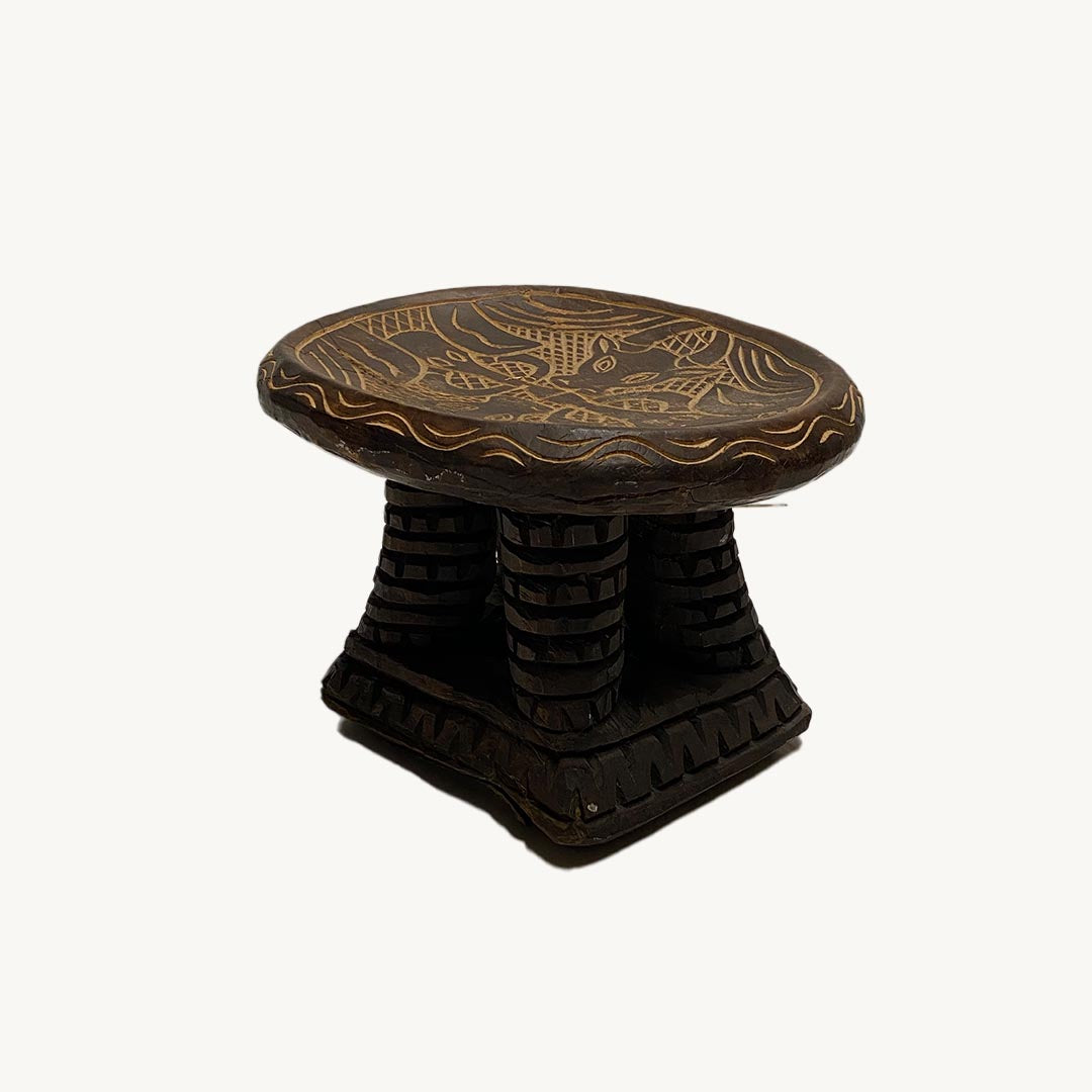 ST018JN / SCULPTURED WOODEN STOOL