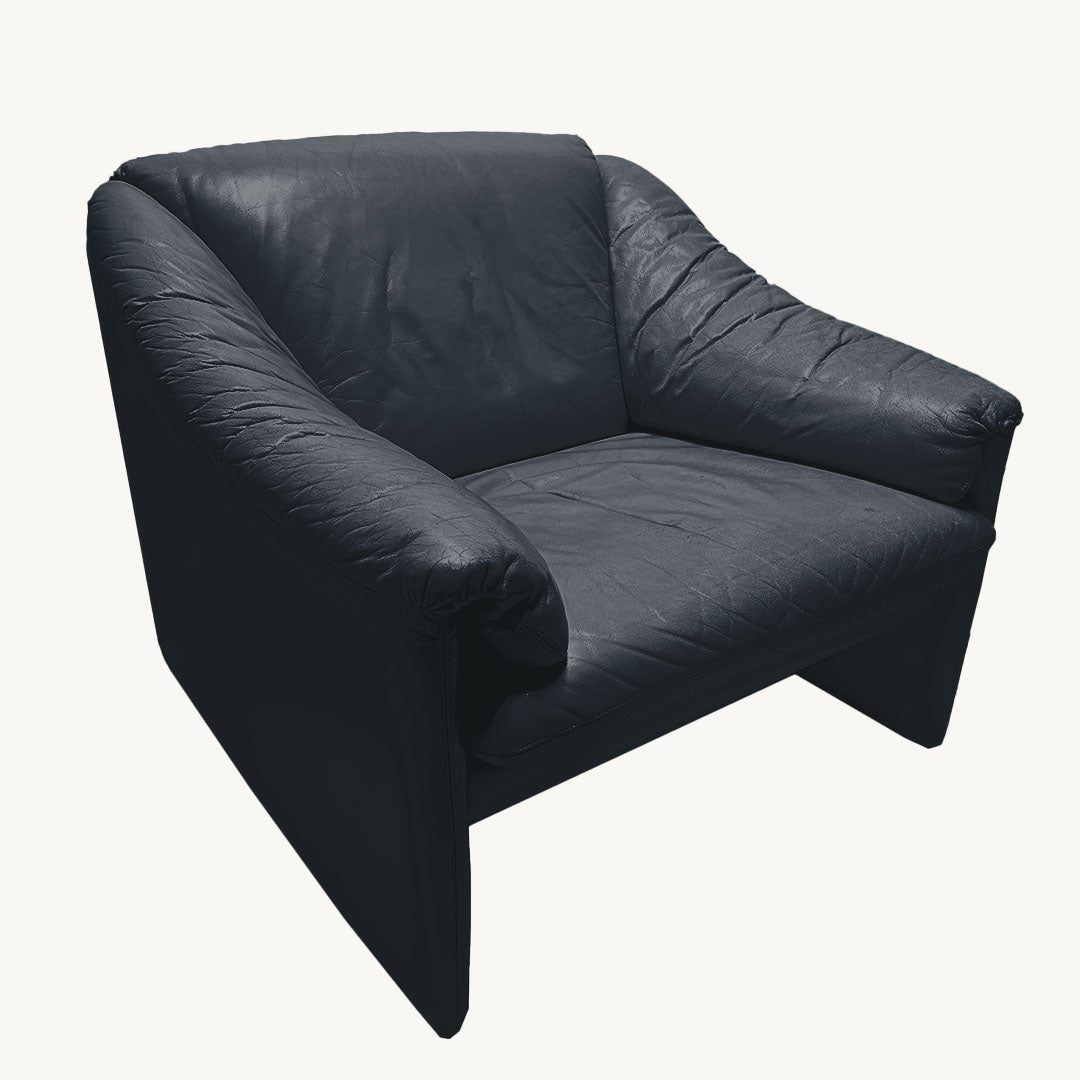AR006PI / BLACK ARMCHAIR