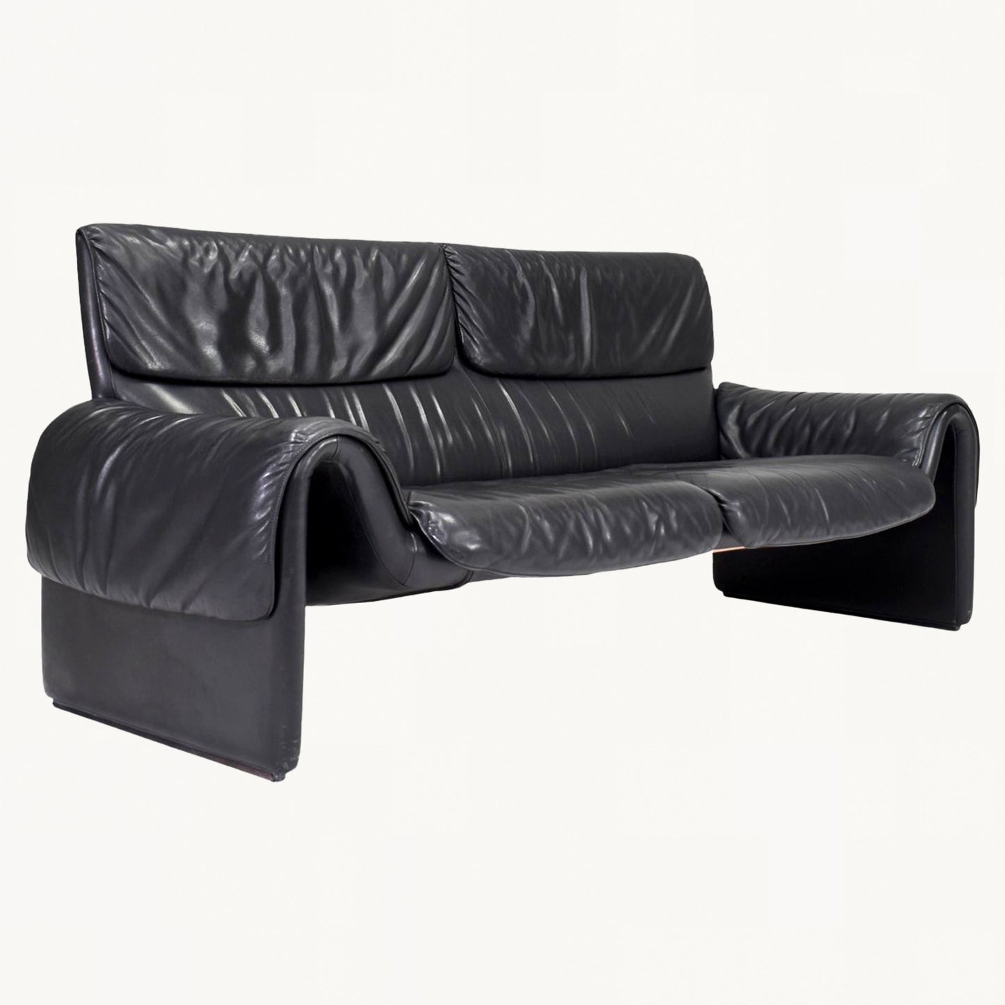 SO003 / DS2011 BLACK SOFA
