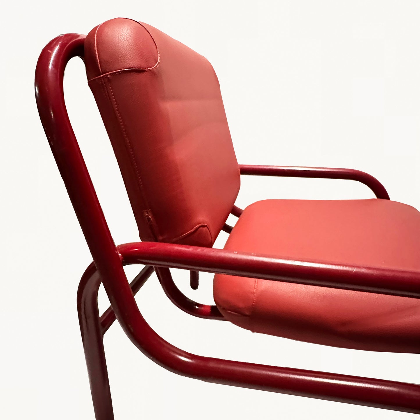 AR004PI / RED ARMCHAIR