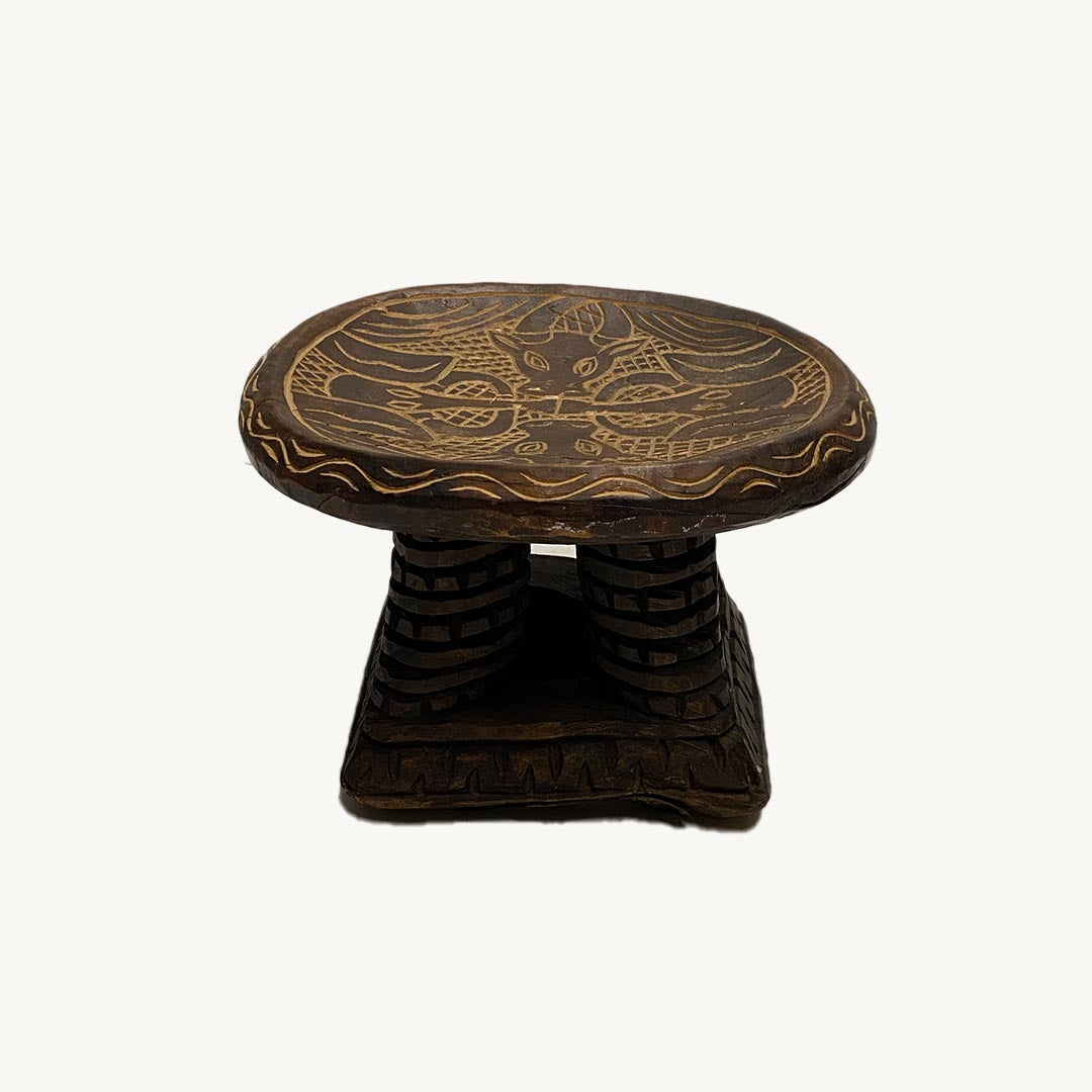 ST018JN / SCULPTURED WOODEN STOOL