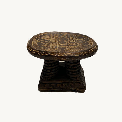ST018JN / SCULPTURED WOODEN STOOL