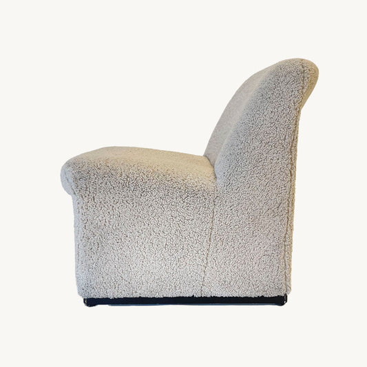 AR006JN / LOW WHITE UPHOLSTERED ARMCHAIR