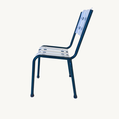 CH047JN / WHITE METAL CHAIR WITH BLUE ACCENTS