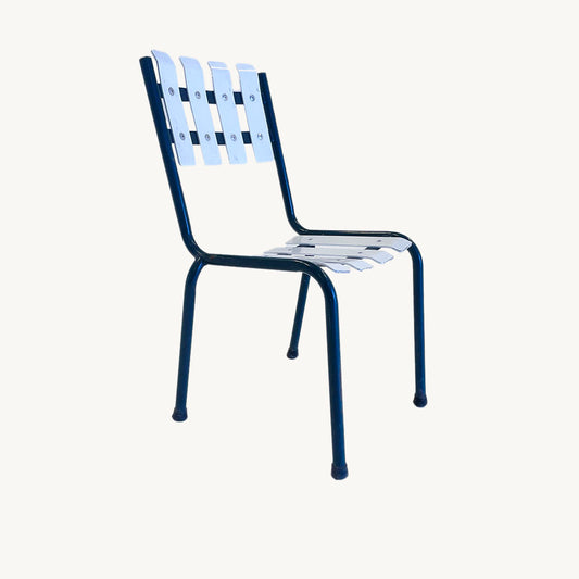 CH047JN / WHITE METAL CHAIR WITH BLUE ACCENTS