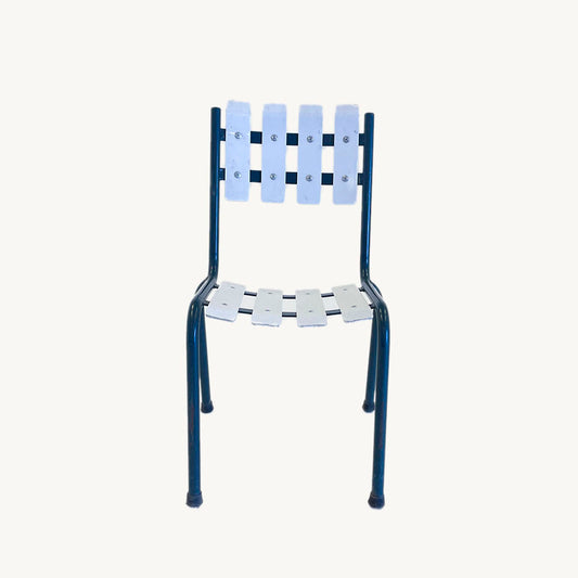 CH047JN / WHITE METAL CHAIR WITH BLUE ACCENTS