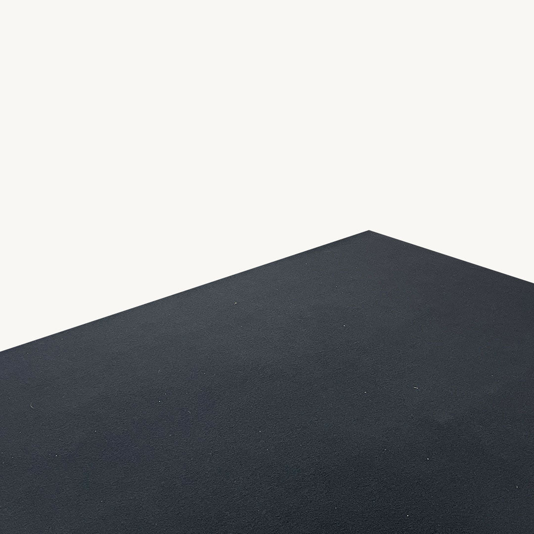 FL014PI / BLACK WOVEN CARPET