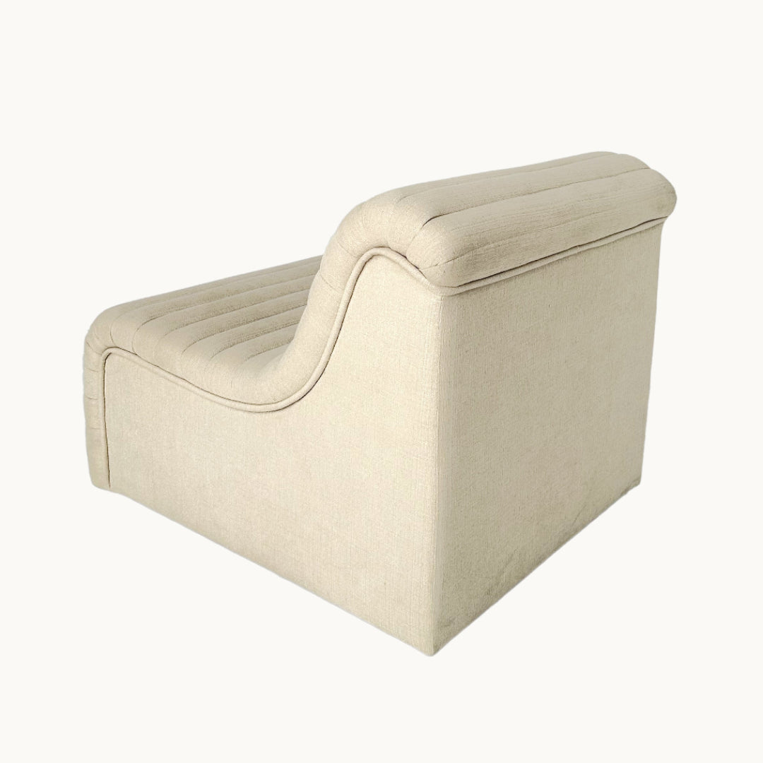 AR007PI / BEIGE LOUNGE CHAIR