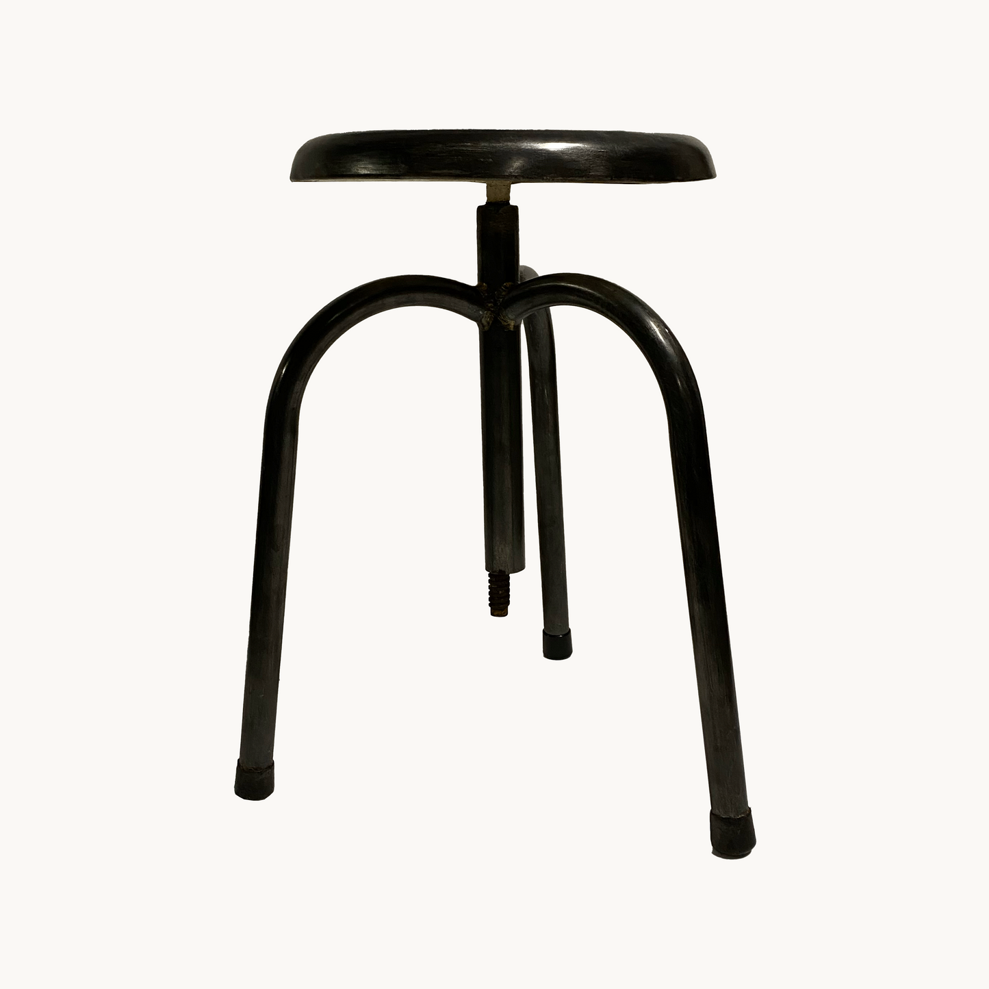 ST010 / HEIGHT ADJUSTABLE STOOL