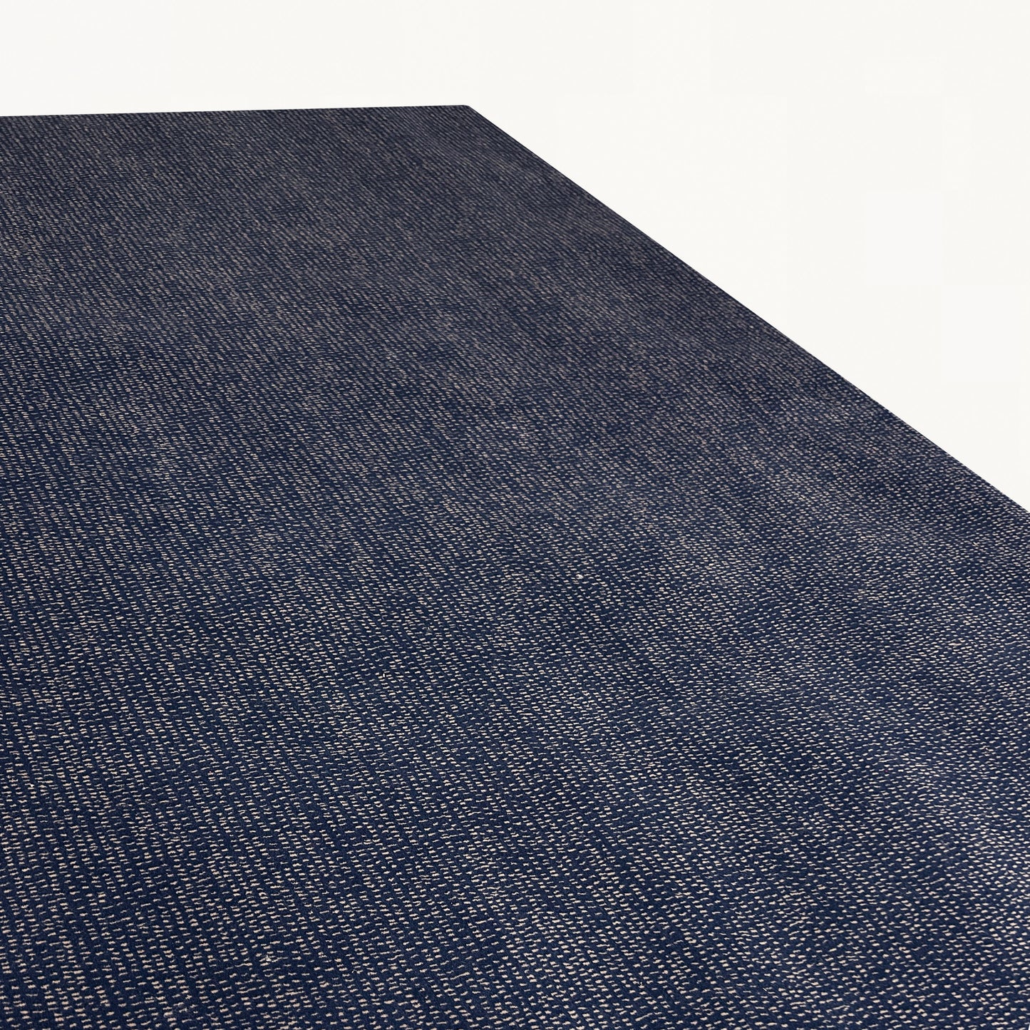 FL013 / NAVY SPOTTED CARPET