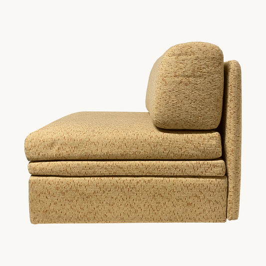 CH018 / CUSHIONED CHAIR