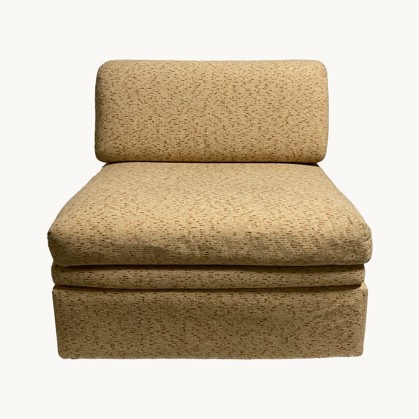 CH018 / CUSHIONED CHAIR