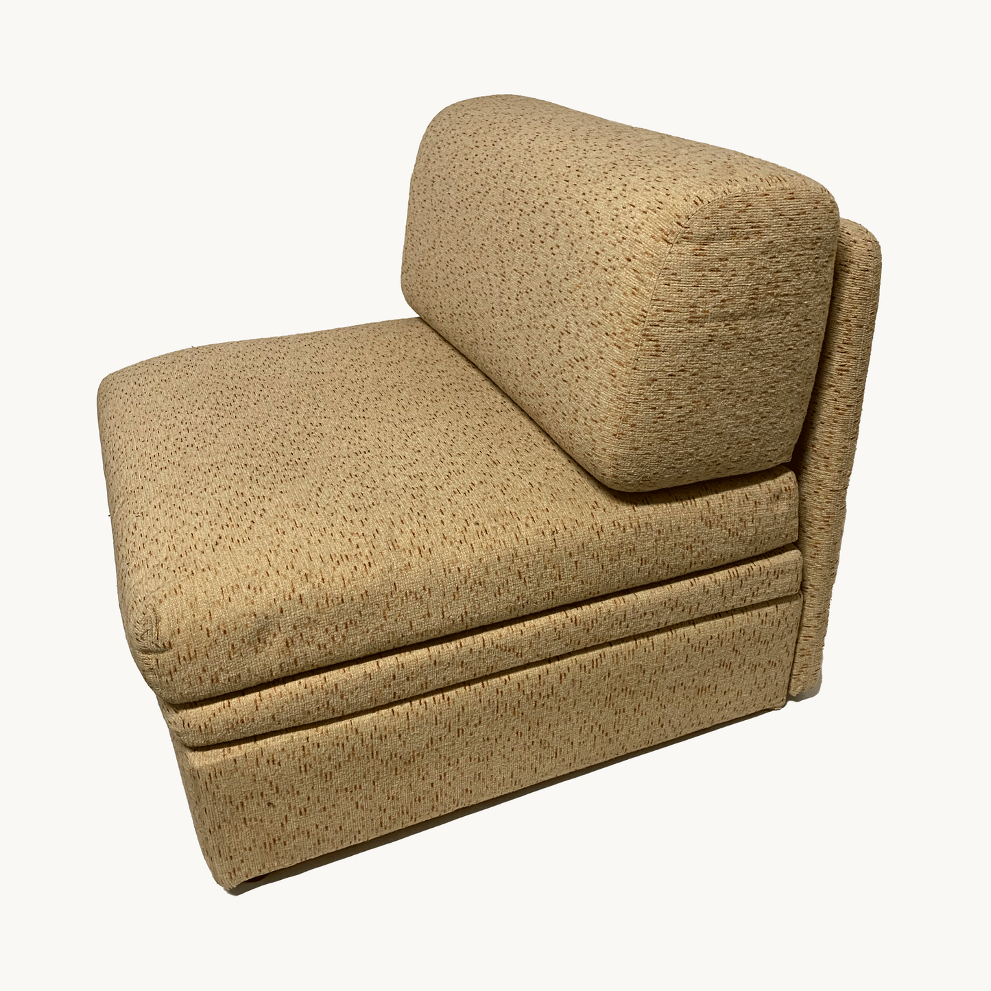 CH018 / CUSHIONED CHAIR