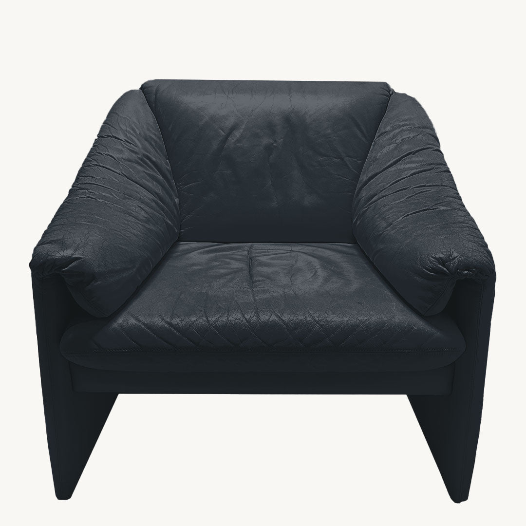 AR006PI / BLACK ARMCHAIR