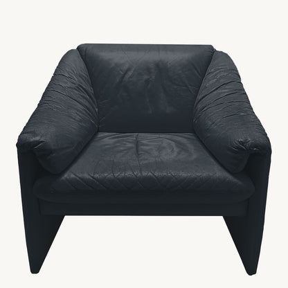 AR006PI / BLACK ARMCHAIR