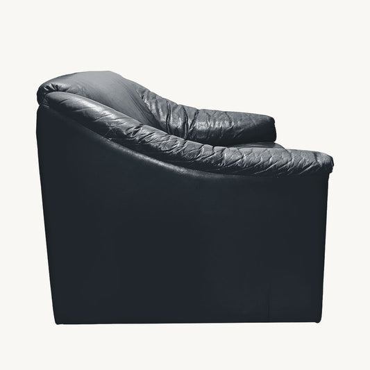 AR006PI / BLACK ARMCHAIR