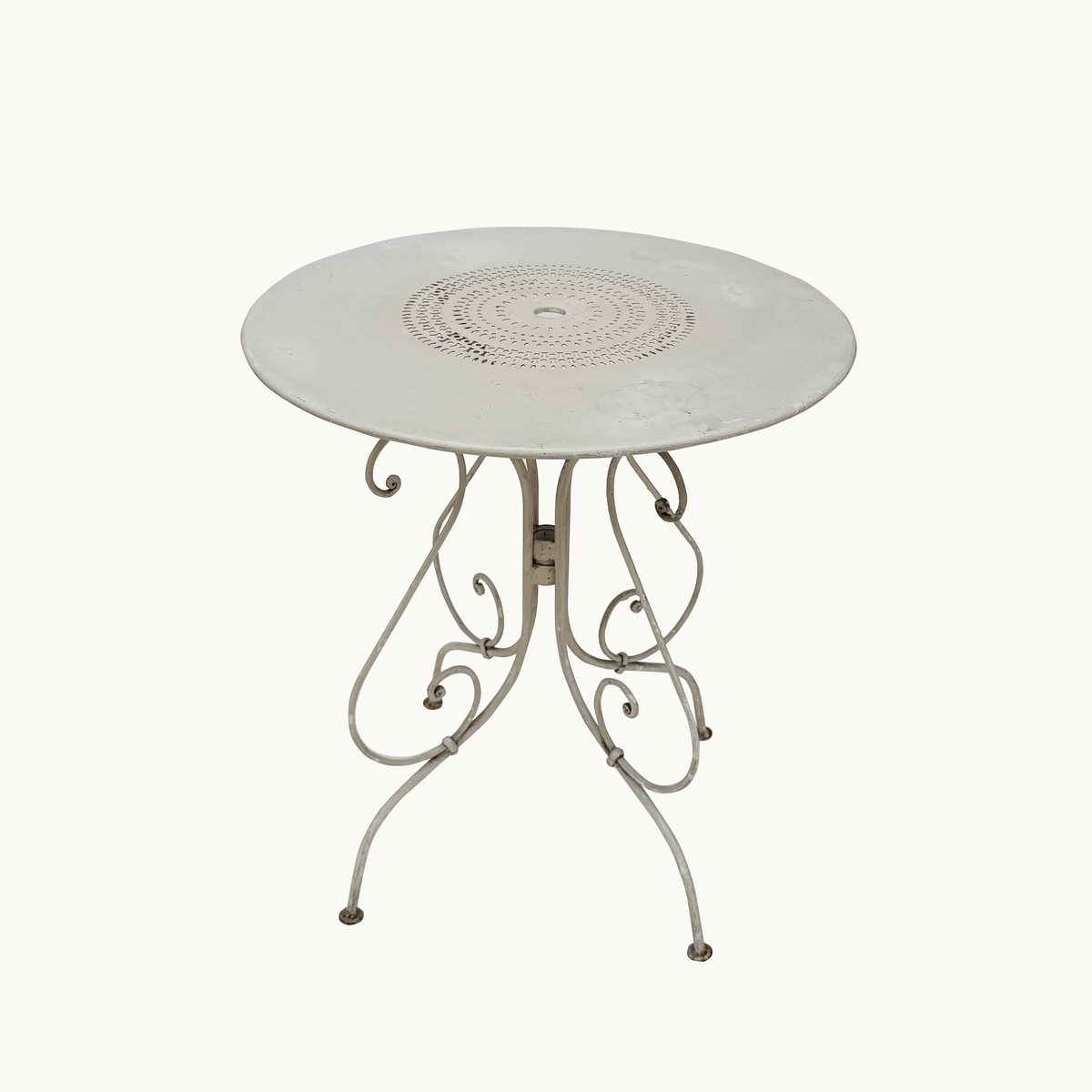 JN.10.0007/ ROUND GARDEN TABLE