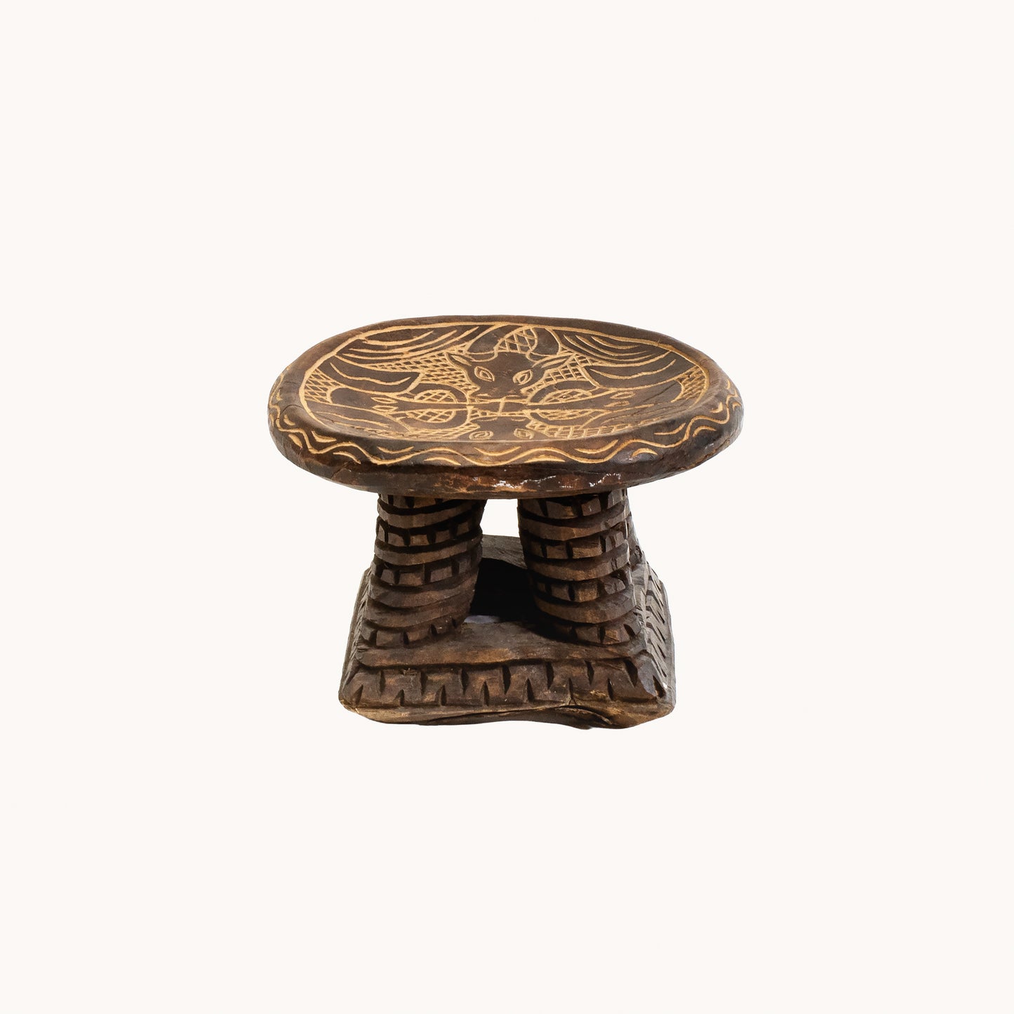 ST018JN / SCULPTURED WOODEN STOOL