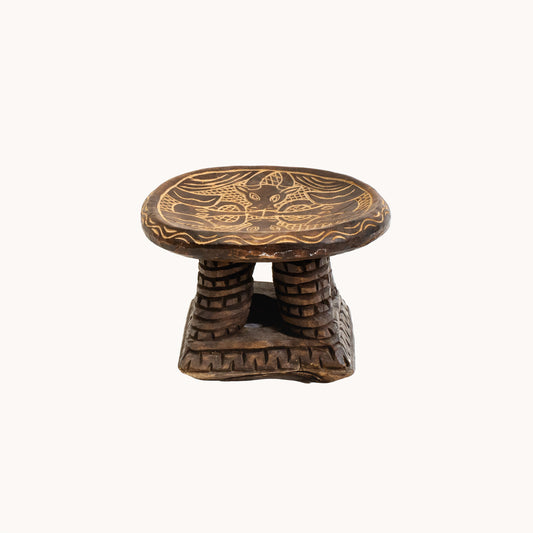 ST018JN / SCULPTURED WOODEN STOOL