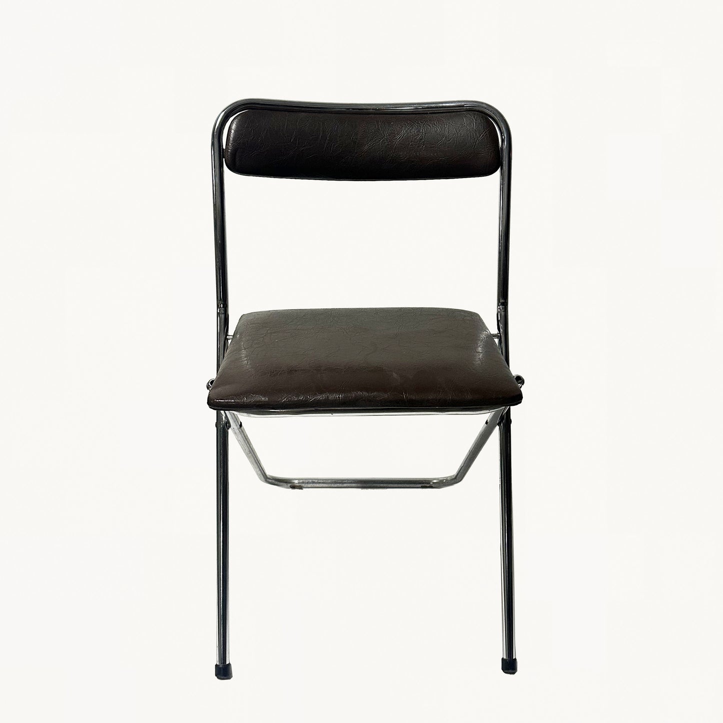 CH037 / FOLDING BROWN CHAIR