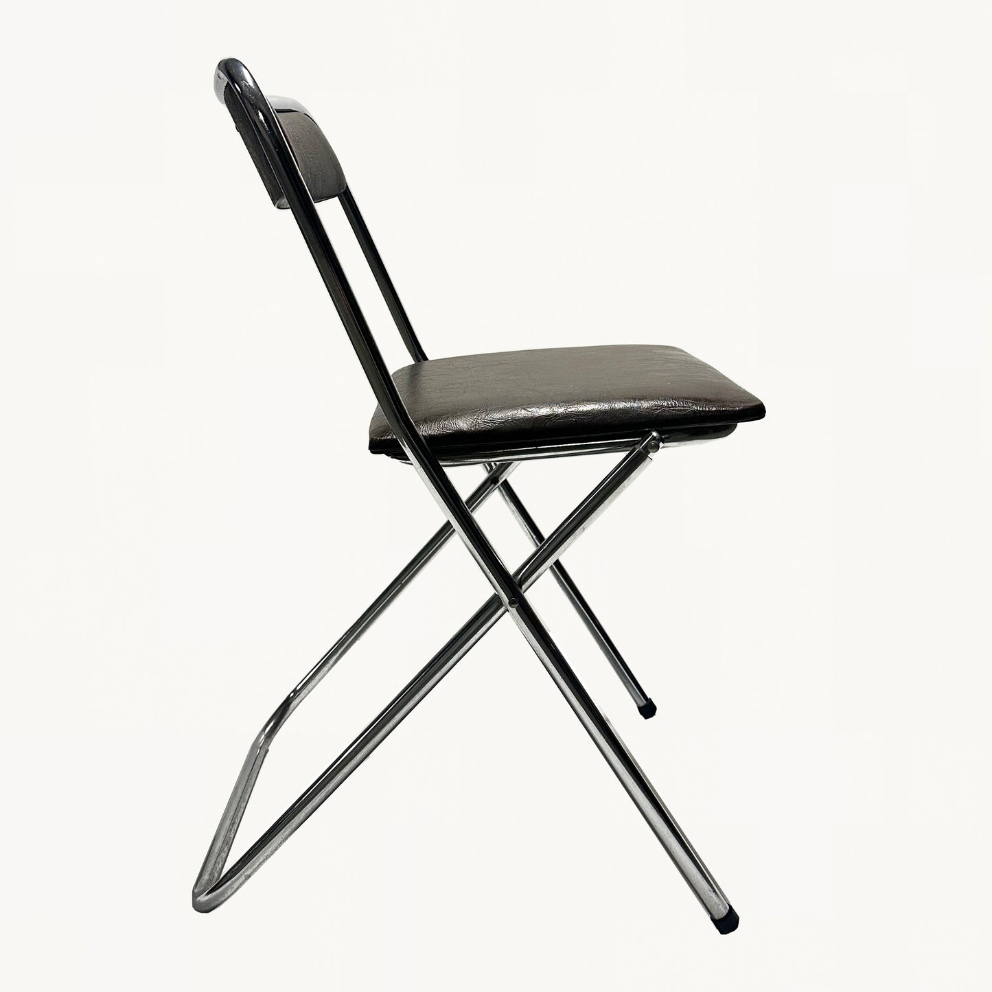 CH037 / FOLDING BROWN CHAIR