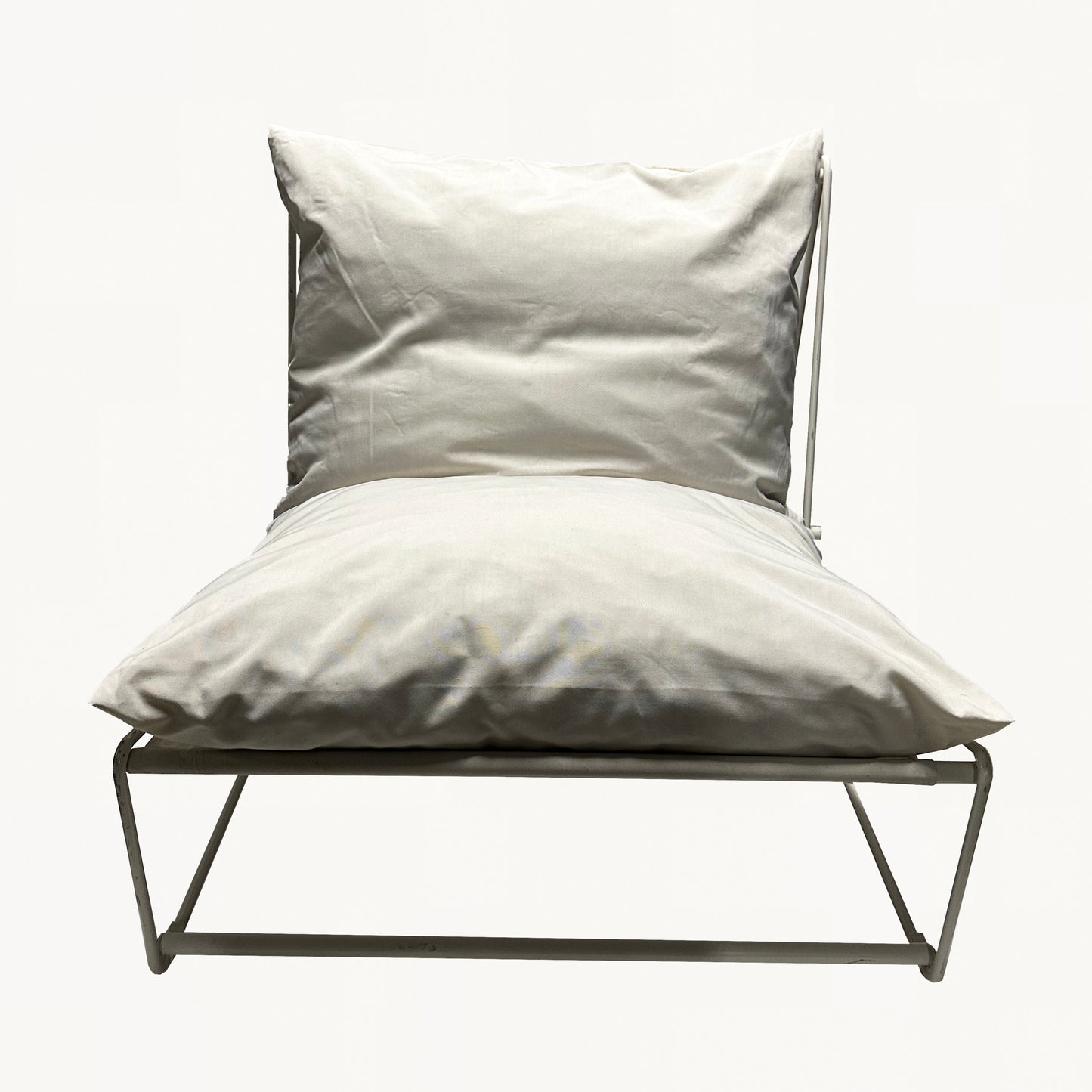 CH018 /  PILLOWED CHAIR