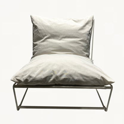 CH018 /  PILLOWED CHAIR