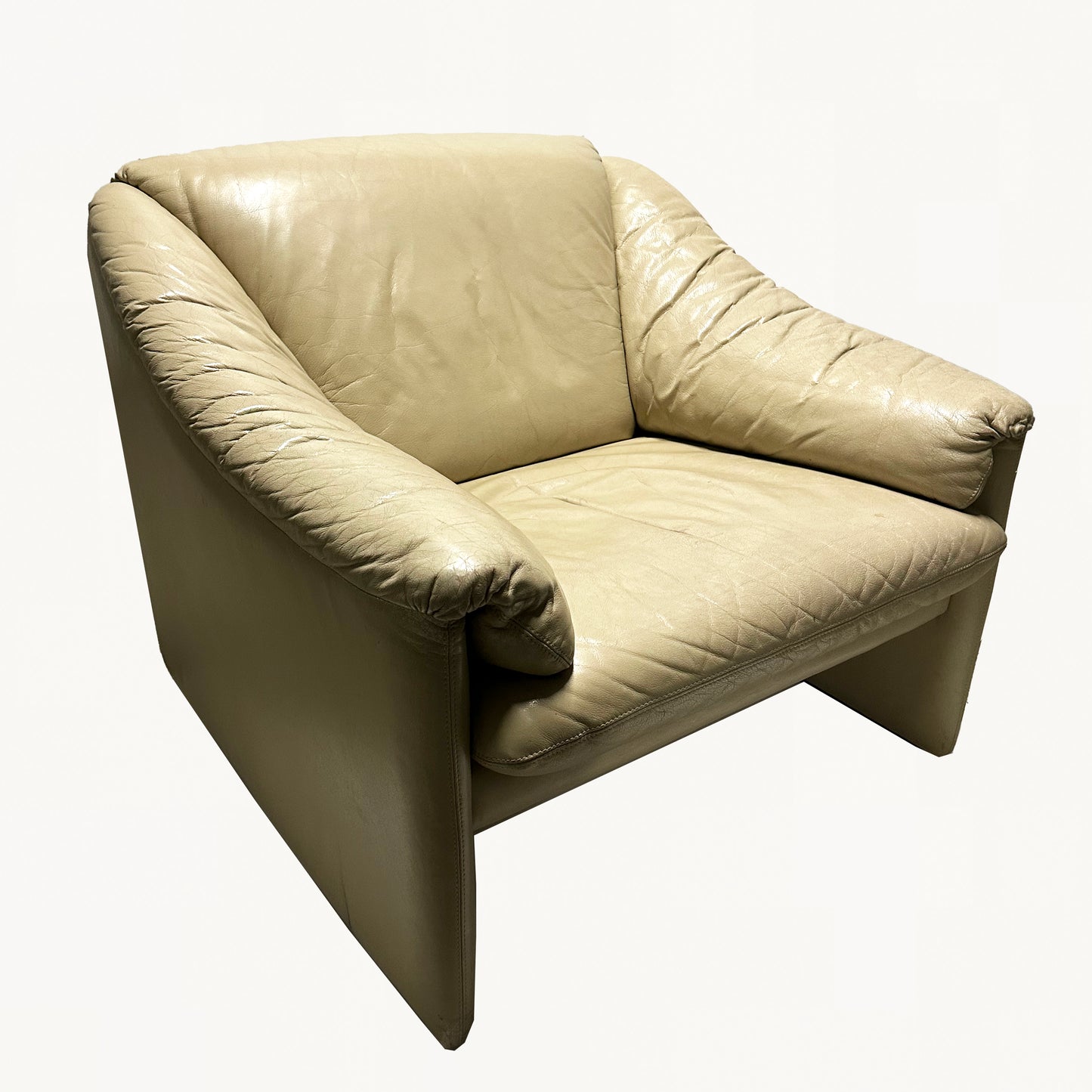 AR012 / IVORY ARMCHAIR