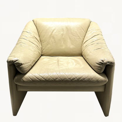 AR012 / IVORY ARMCHAIR