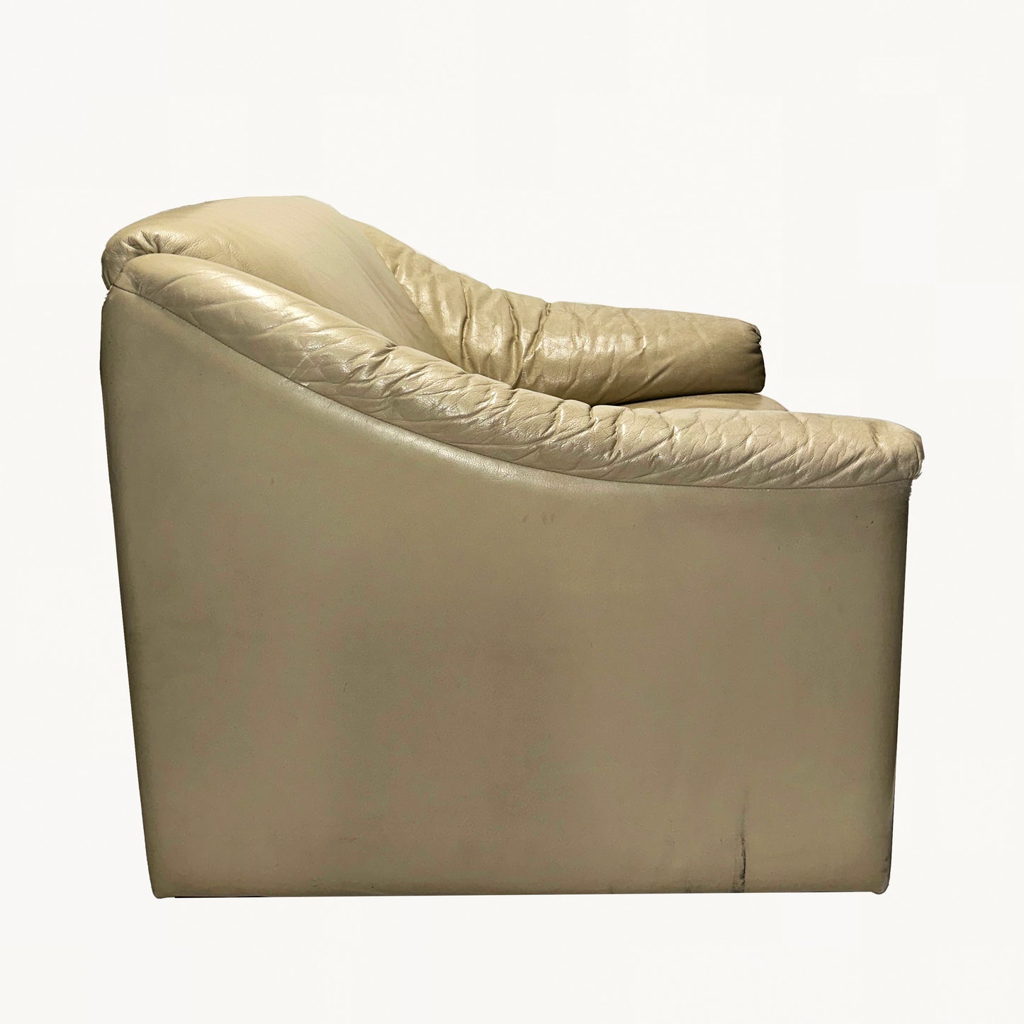AR012 / IVORY ARMCHAIR