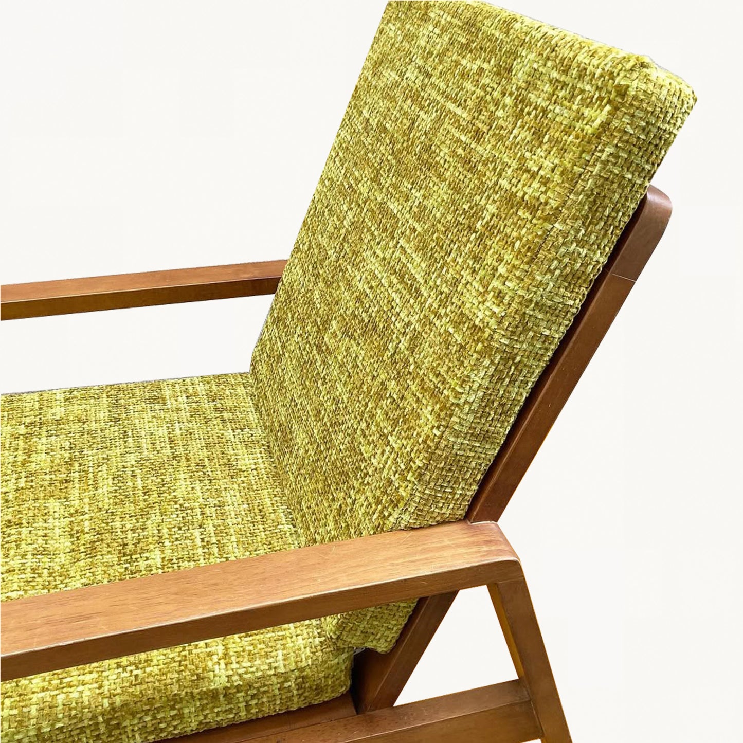 AR006 / GREEN ARMCHAIR