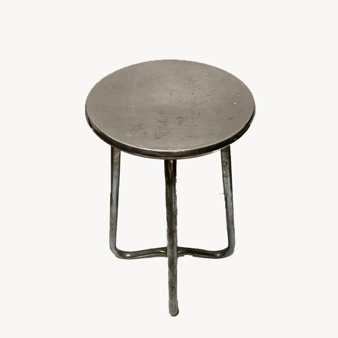 ST002JN / METAL CROSSED LEG STOOL