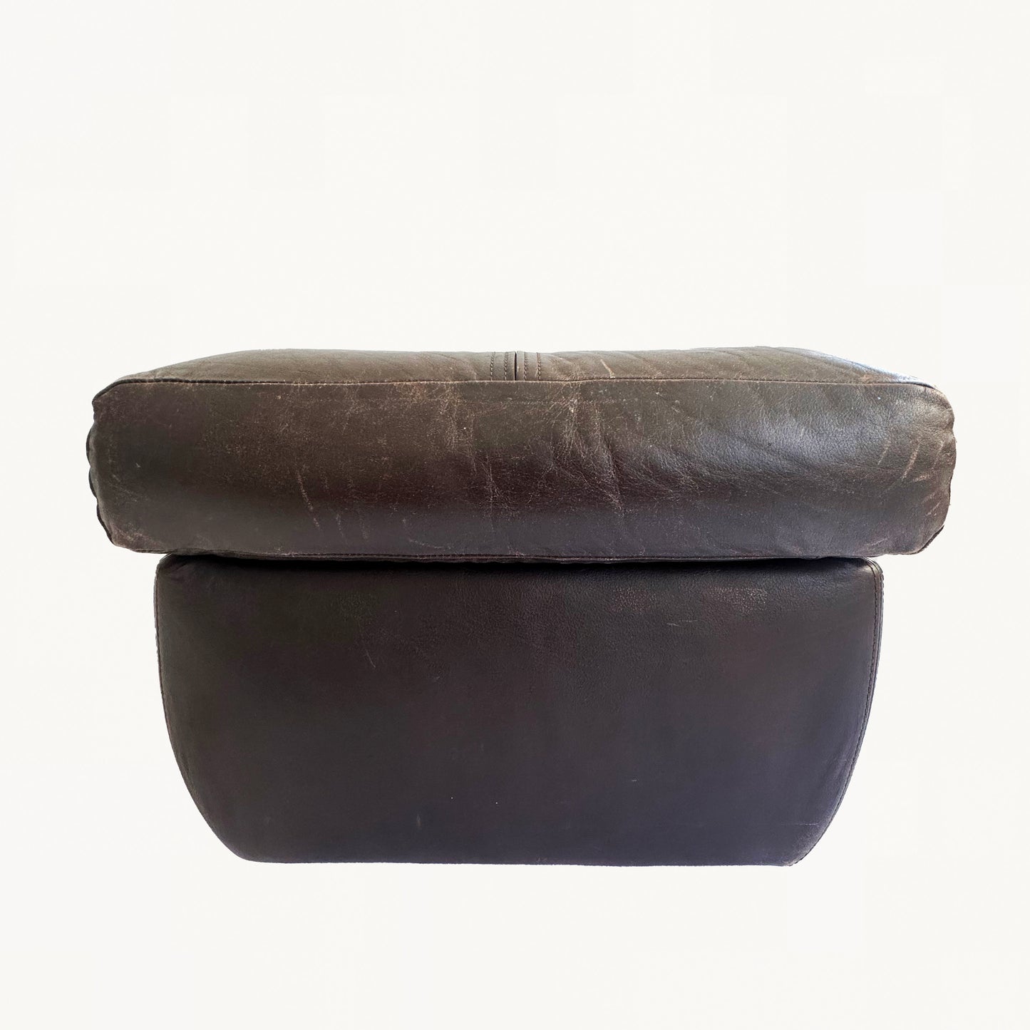 PO002 / LEATHER POUF