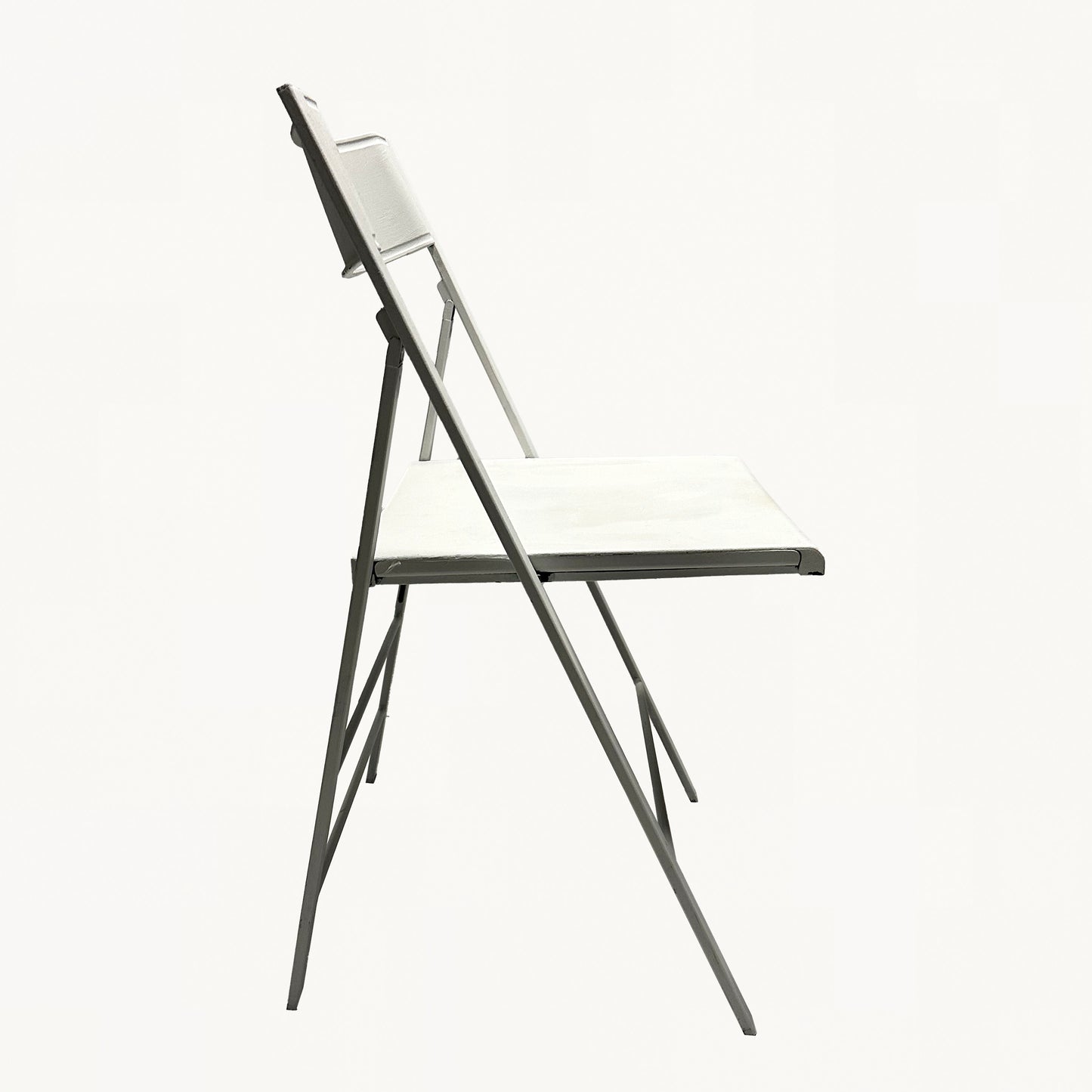 CH033 / FOLDING WHITE CHAIR