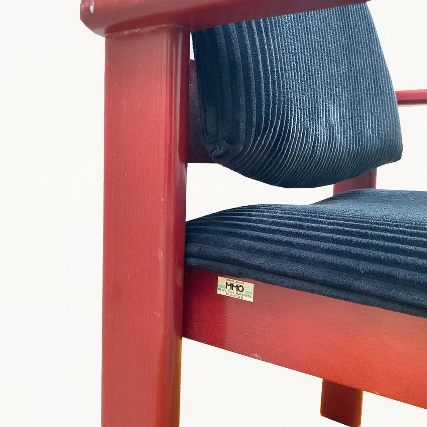 AR008 / RED NAVY CHAIR