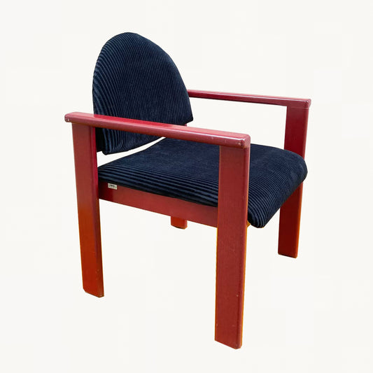 AR008 / RED NAVY CHAIR
