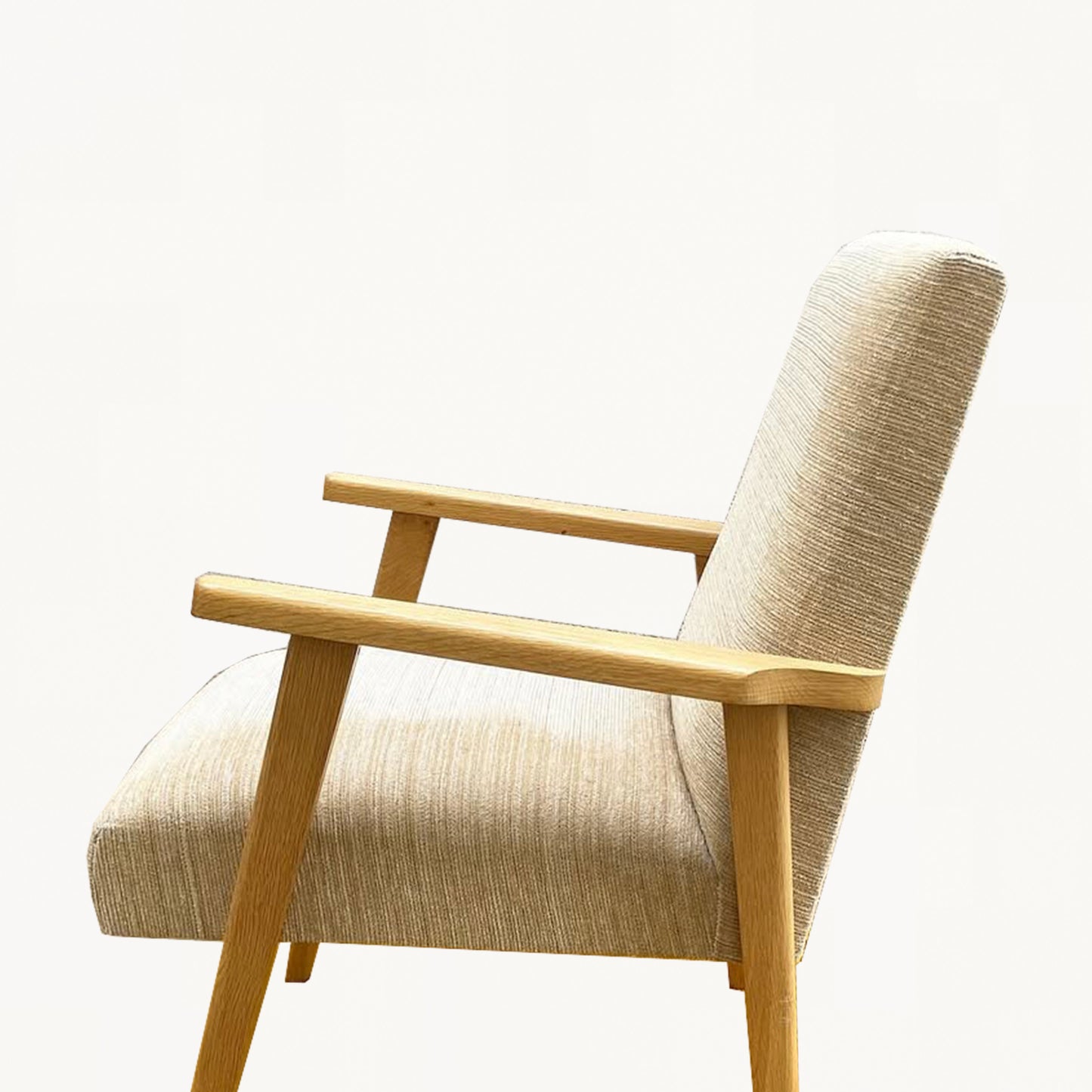 AR005 / BEIGE ARMCHAIR