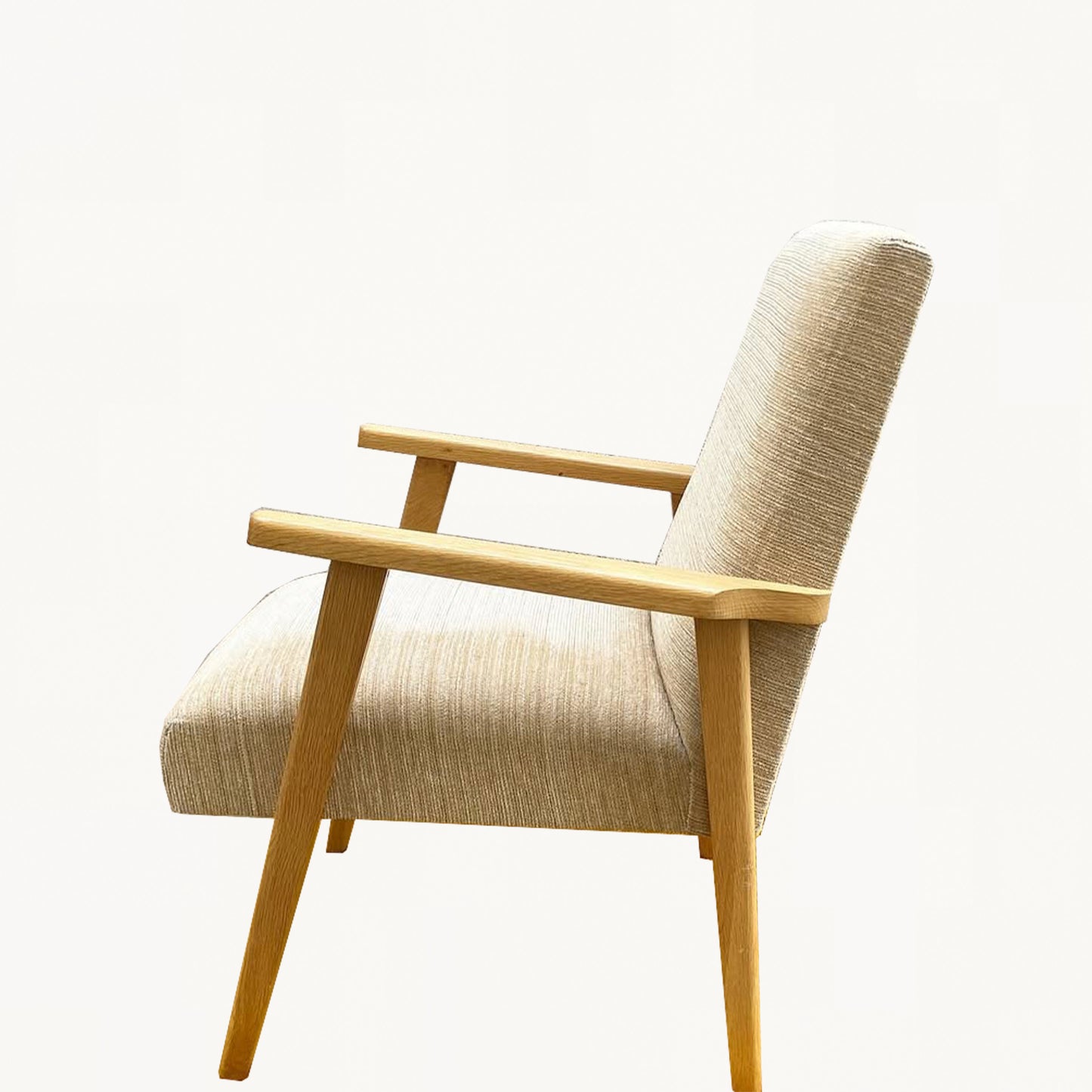AR005 / BEIGE ARMCHAIR
