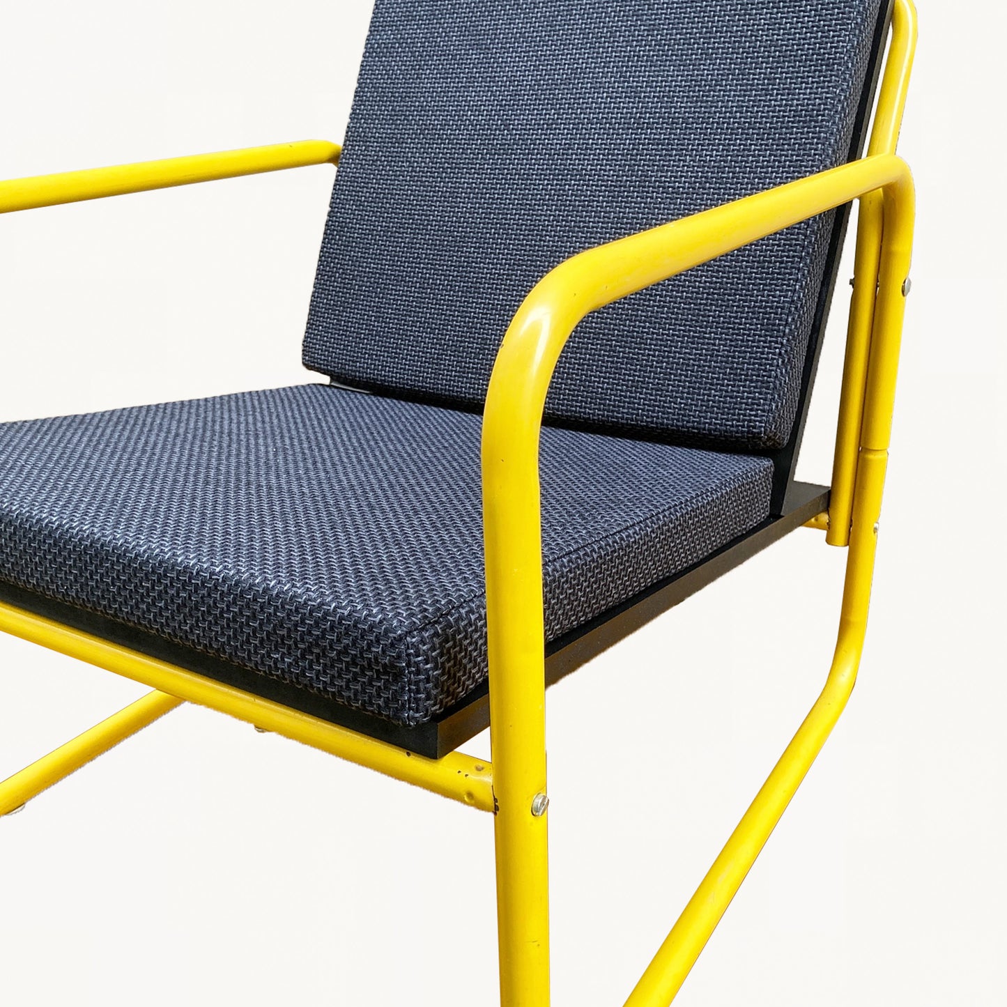 AR013 / YELLOW BLACK ARMCHAIR