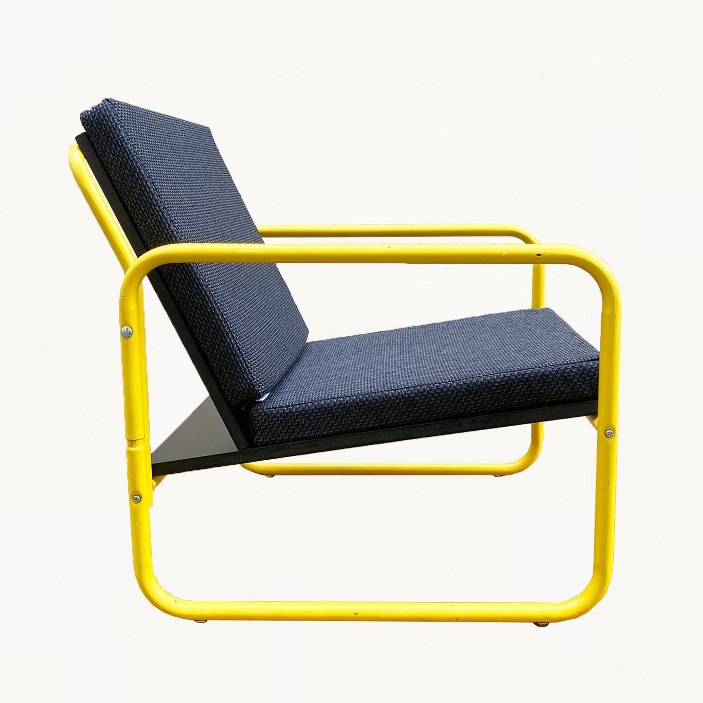 AR013 / YELLOW BLACK ARMCHAIR